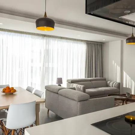 Deluxe W/ Rooftop Pool In The Heart Of Kyrenia *