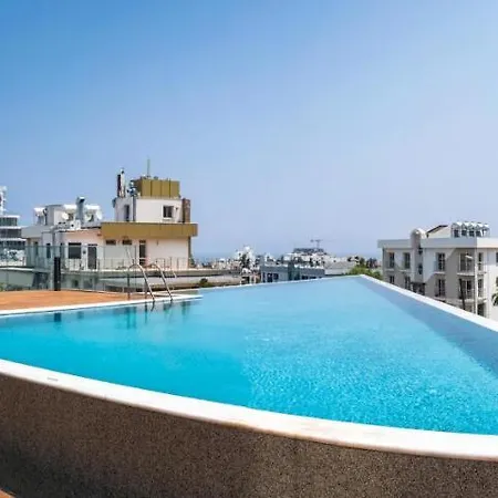 Deluxe W/ Rooftop Pool In The Heart Of Kyrenia