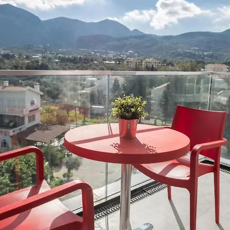 Deluxe W/ Rooftop Pool In The Heart Of Kyrenia アパート *