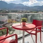 Deluxe W/ Rooftop Pool In The Heart Of Kyrenia Appartement *