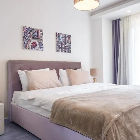 Deluxe W/ Rooftop Pool In The Heart Of Kyrenia *