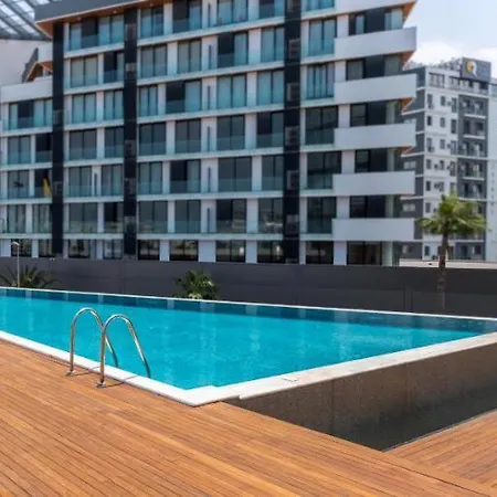 Deluxe W/ Rooftop Pool In The Heart Of Kyrenia Appartement