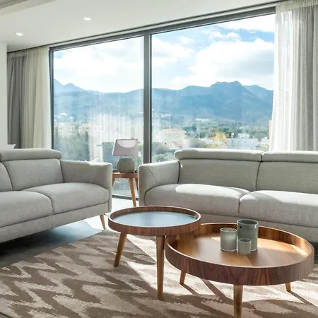Deluxe W/ Rooftop Pool In The Heart Of Kyrenia Girne