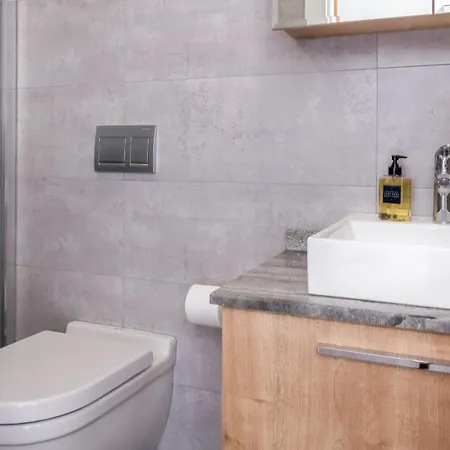 아파트 Deluxe W/ Rooftop Pool In The Heart Of Kyrenia *