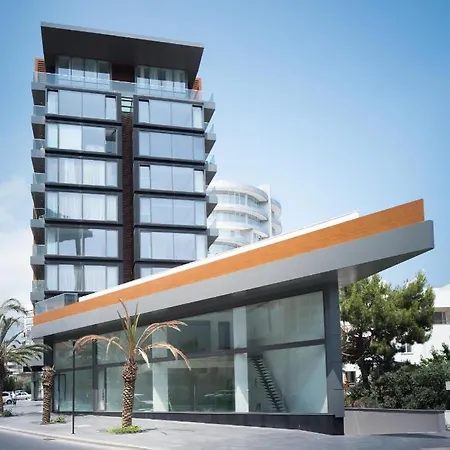 Deluxe W/ Rooftop Pool In The Heart Of Kyrenia 아파트 키레니아