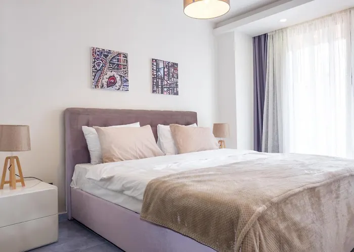 Deluxe W/ Rooftop Pool In The Heart Of Kyrenia *