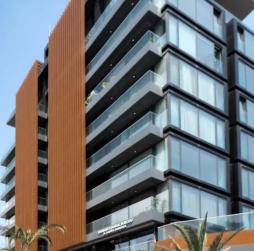 Deluxe W/ Rooftop Pool In The Heart Of Kyrenia Apartmán