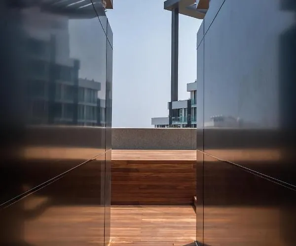 Deluxe W/ Rooftop Pool In The Heart Of Kyrenia