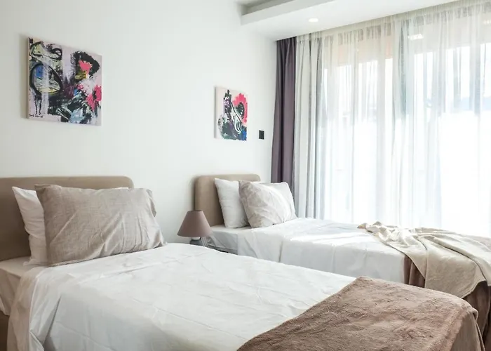 Deluxe W/ Rooftop Pool In The Heart Of Kyrenia Apartmán *